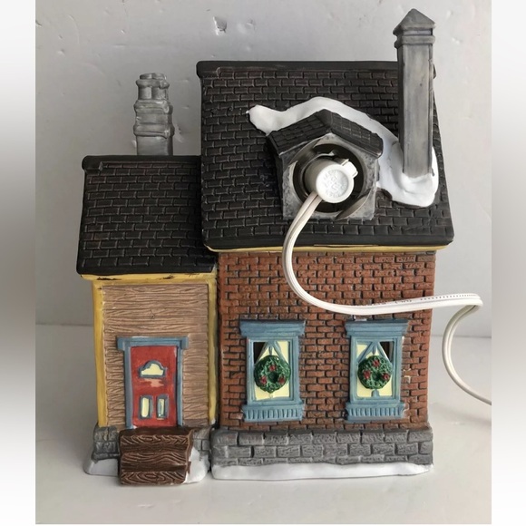 Christmas Delights Hand Painted Porcelain Lighted House villages Collectibles - Picture 6 of 9